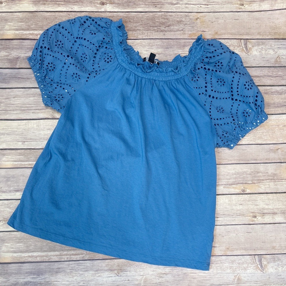 Jones new york Eyelet sleeve Off-Shoulder Ruffle Trim Top blue PS